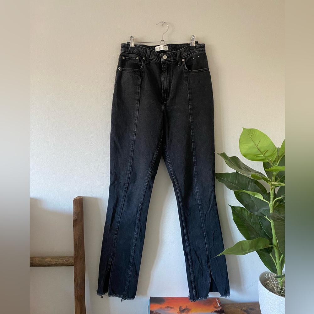 Abercrombie & Fitch Black High Rise Split Hem Straight Leg Denim Jeans size 28L - Picture 2 of 8